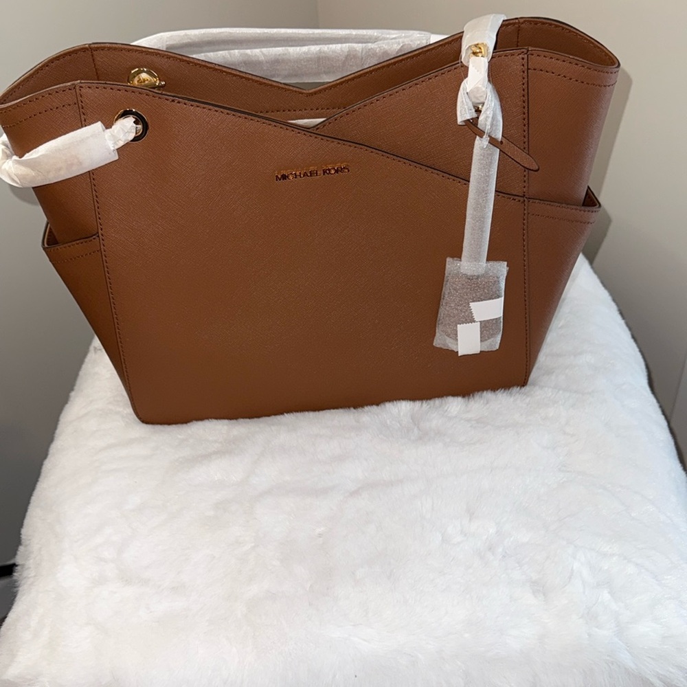 Michael Kors Jet Set Saffiano Leather Shoulder Bag